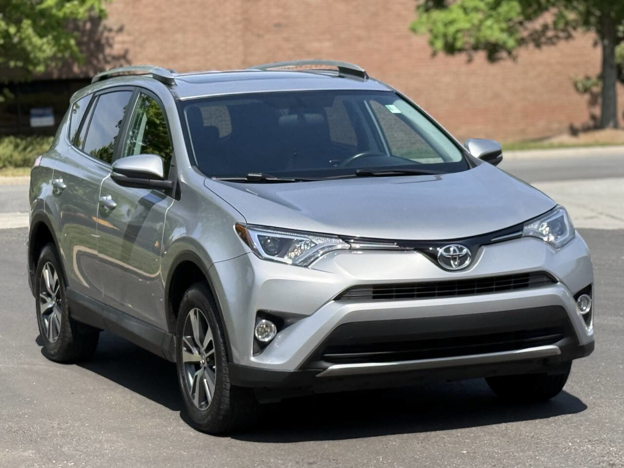 Used 2016 Toyota RAV4 XLE AWD/4WD image 3