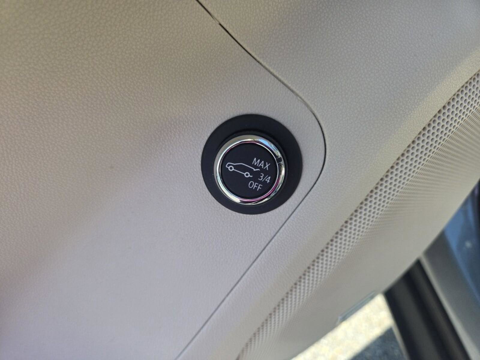 Used 2023 GMC Acadia Denali w/ Denali Ultimate Package FWD image 28