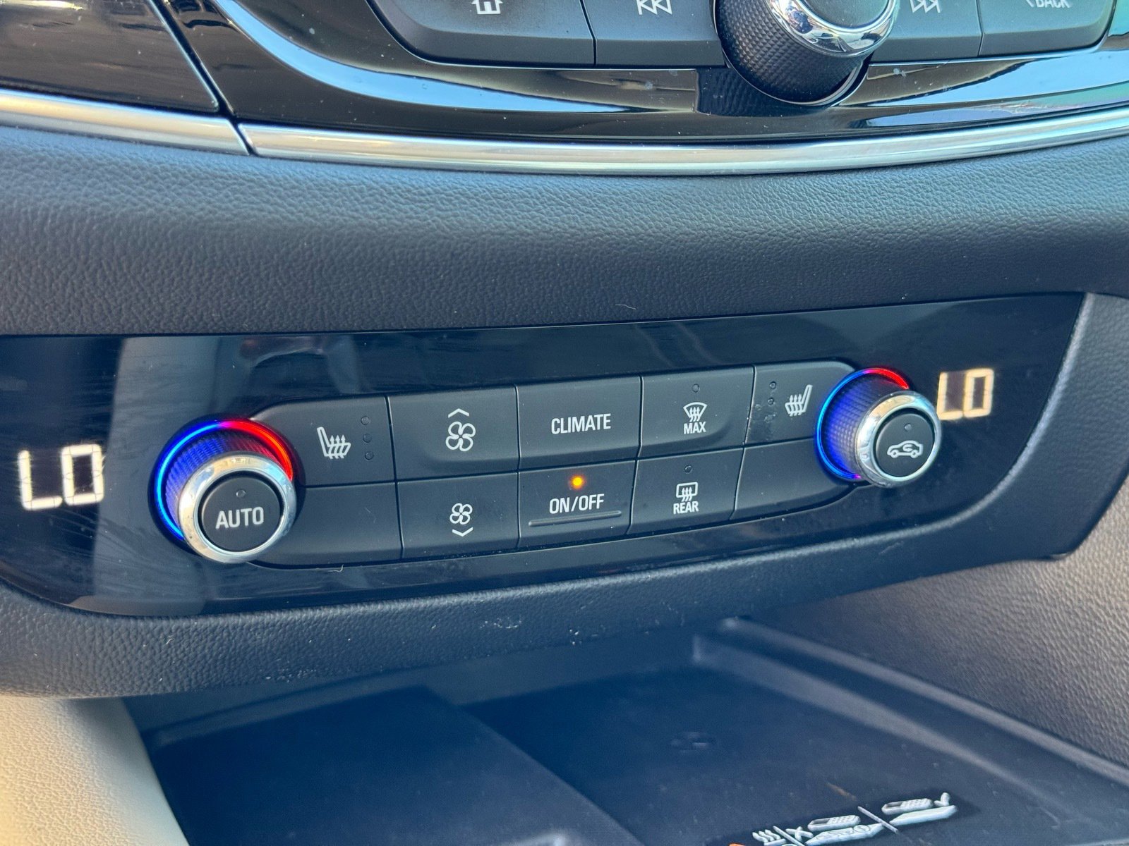 Used 2023 Buick Enclave Essence w/ Experience Buick Package image 27