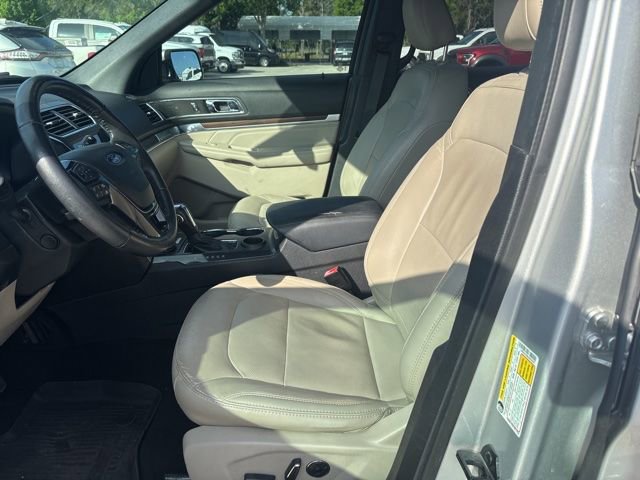 Used 2018 Ford Explorer Limited w/ Equipment Group 301A FWD image 9