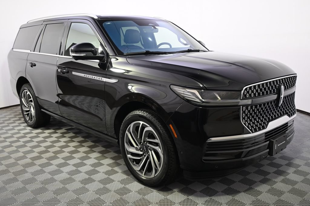 Used 2025 Lincoln Navigator Reserve AWD/4WD image 8