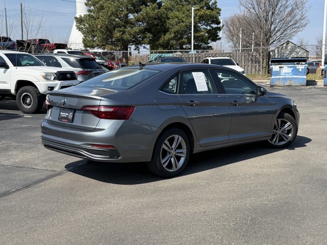 Used 2024 Volkswagen Jetta SE image 5