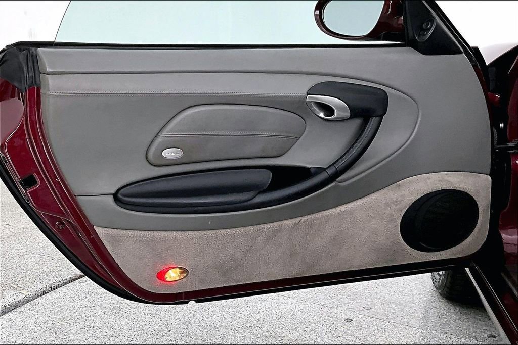 Used 2000 Porsche Boxster image 22