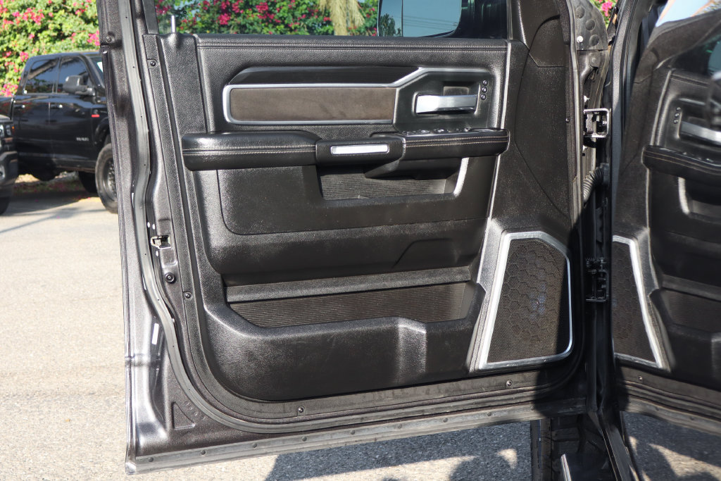 Used 2019 RAM 3500 Laramie AWD/4WD image 19