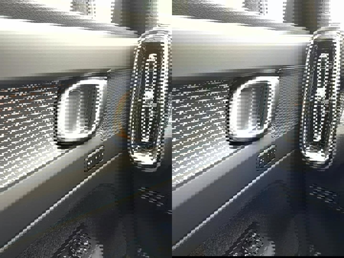 New 2026 Volvo EX40 Plus w/ Climate Package image 19