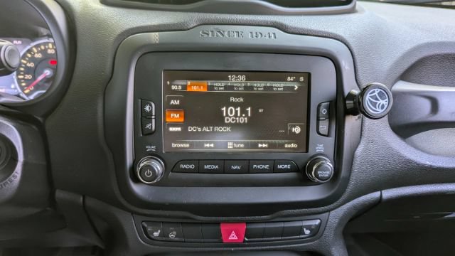 Used 2016 Jeep Renegade Trailhawk w/ Premium Trailhawk Package AWD/4WD image 32
