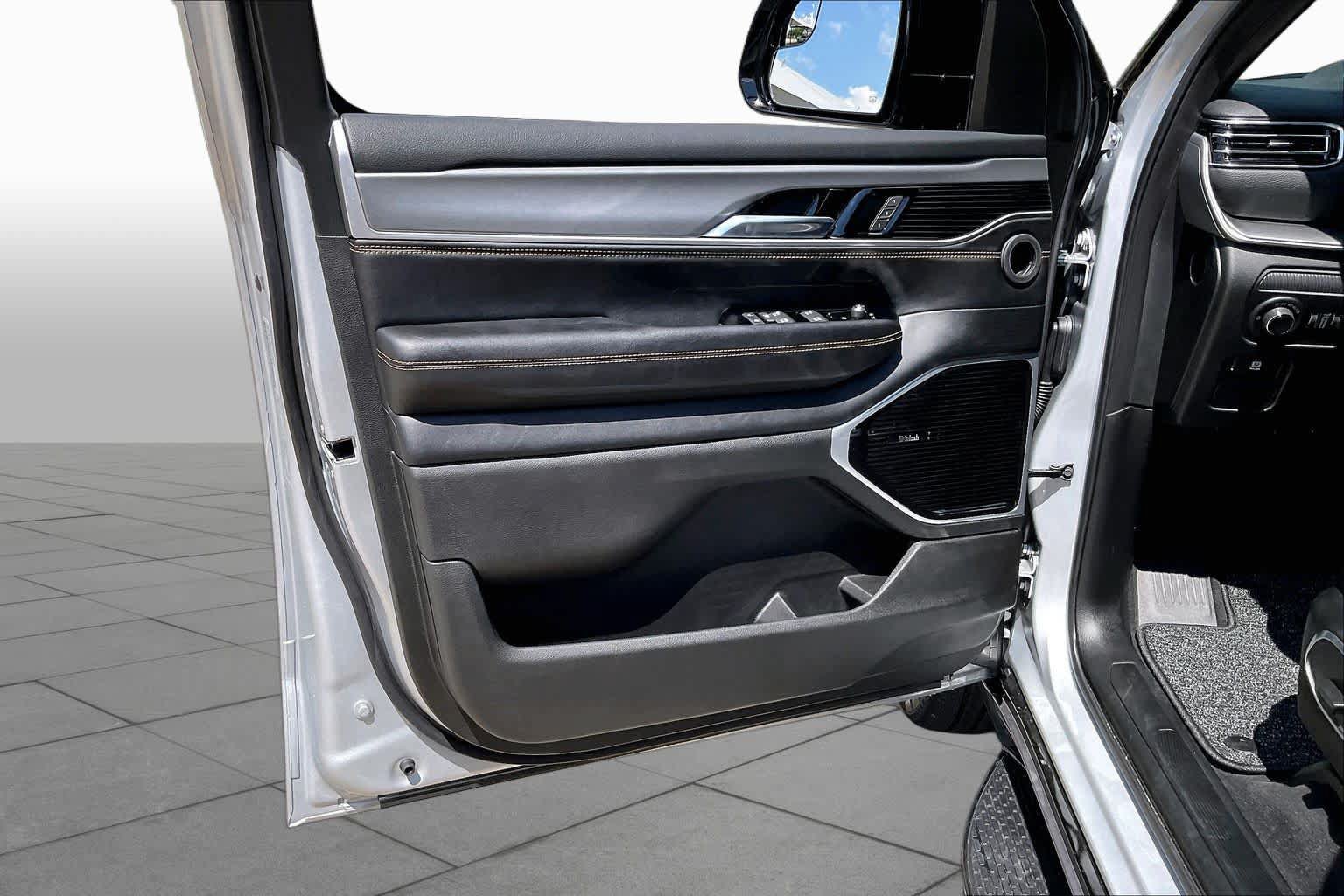 New 2026 Jeep Grand Wagoneer L 4WD image 10