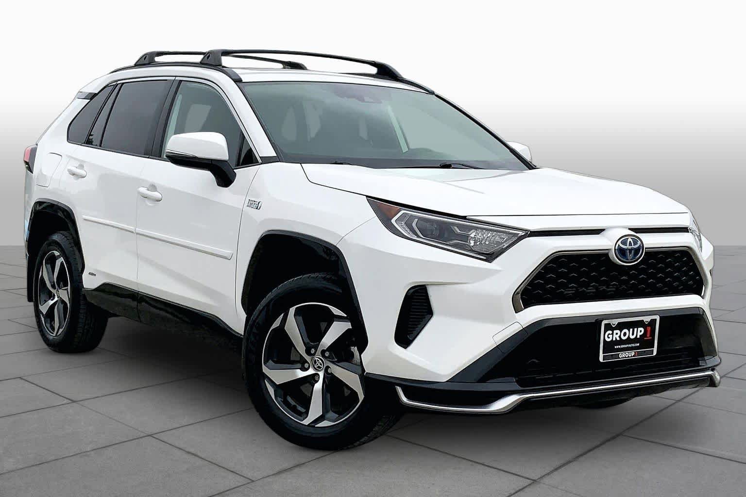 Used 2021 Toyota RAV4 SE w/ Weather & Moonroof Package AWD/4WD image 3