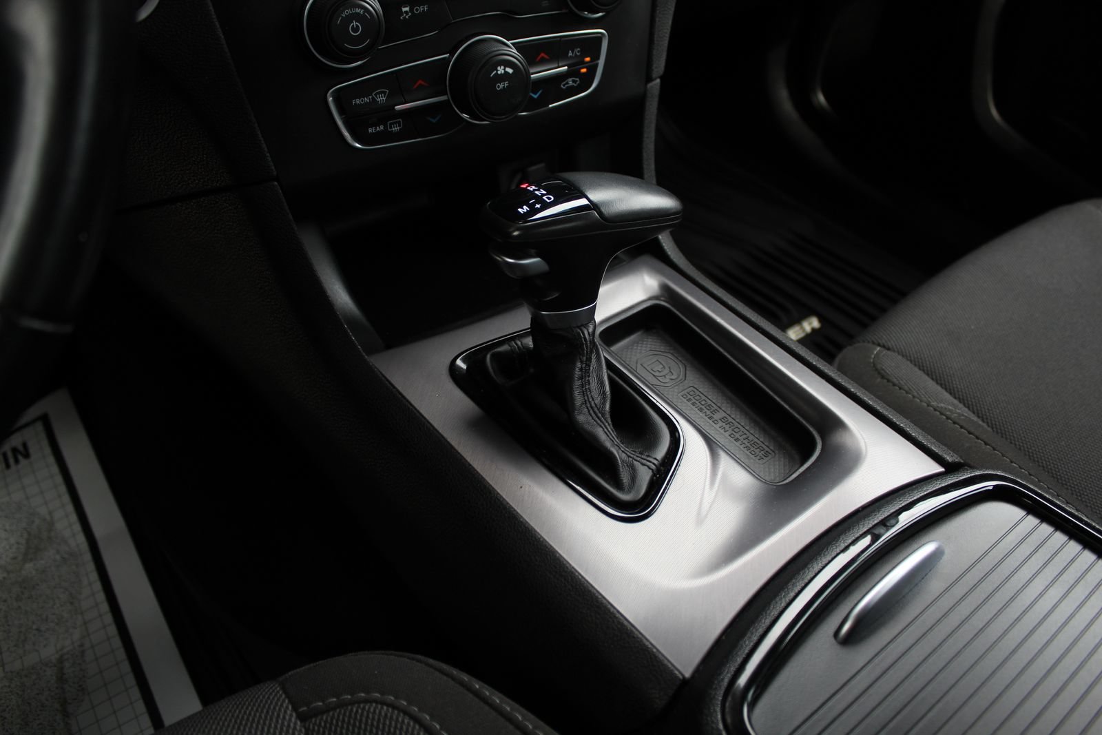 Used 2020 Dodge Charger SXT w/ Blacktop Package RWD image 19