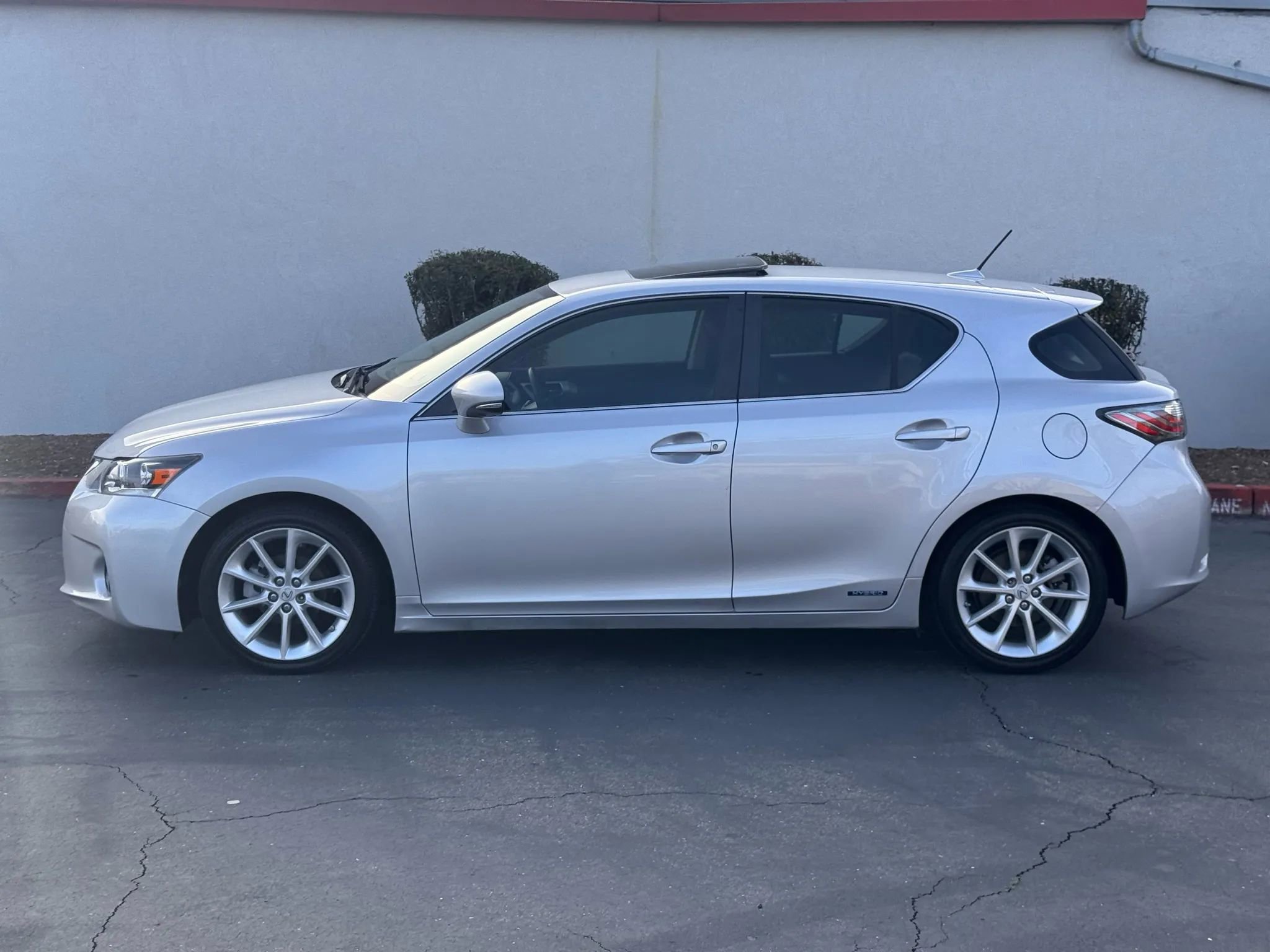 Used 2011 Lexus CT 200h Premium w/ Premium Audio Pkg image 3