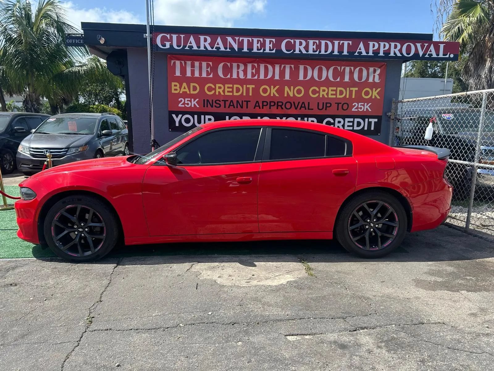 Used 2019 Dodge Charger SXT w/ Blacktop Package RWD image 3