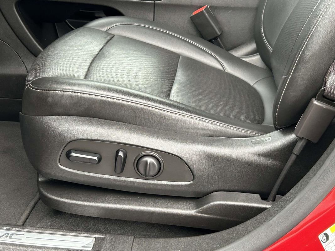 Used 2023 GMC Acadia SLT image 19