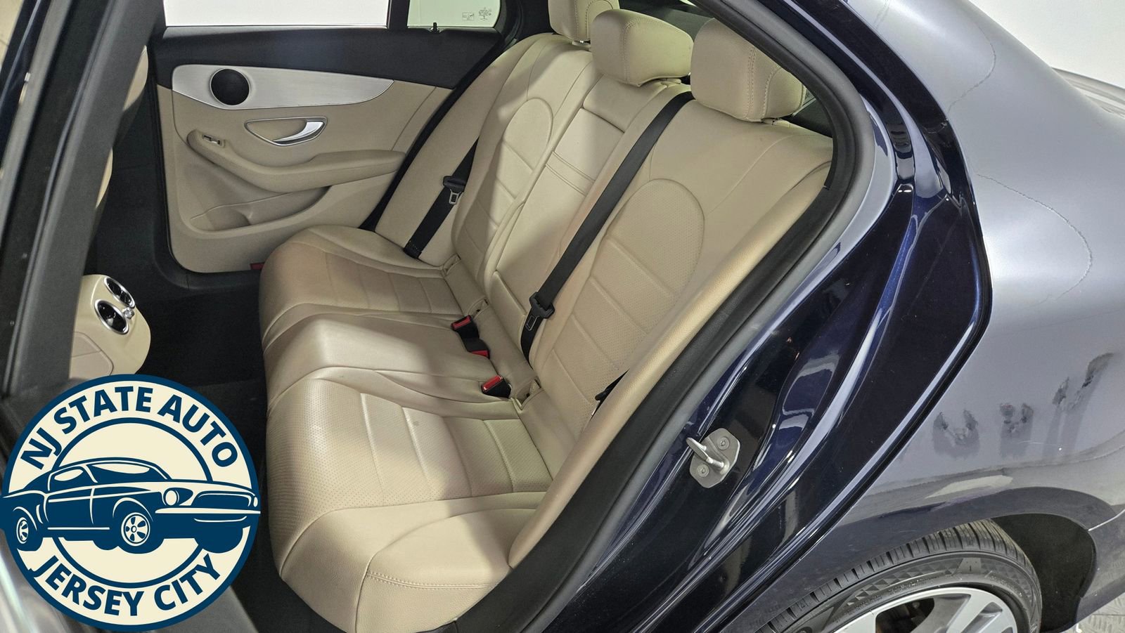 Used 2018 Mercedes-Benz C 300 4MATIC Sedan w/ Premium Package image 27