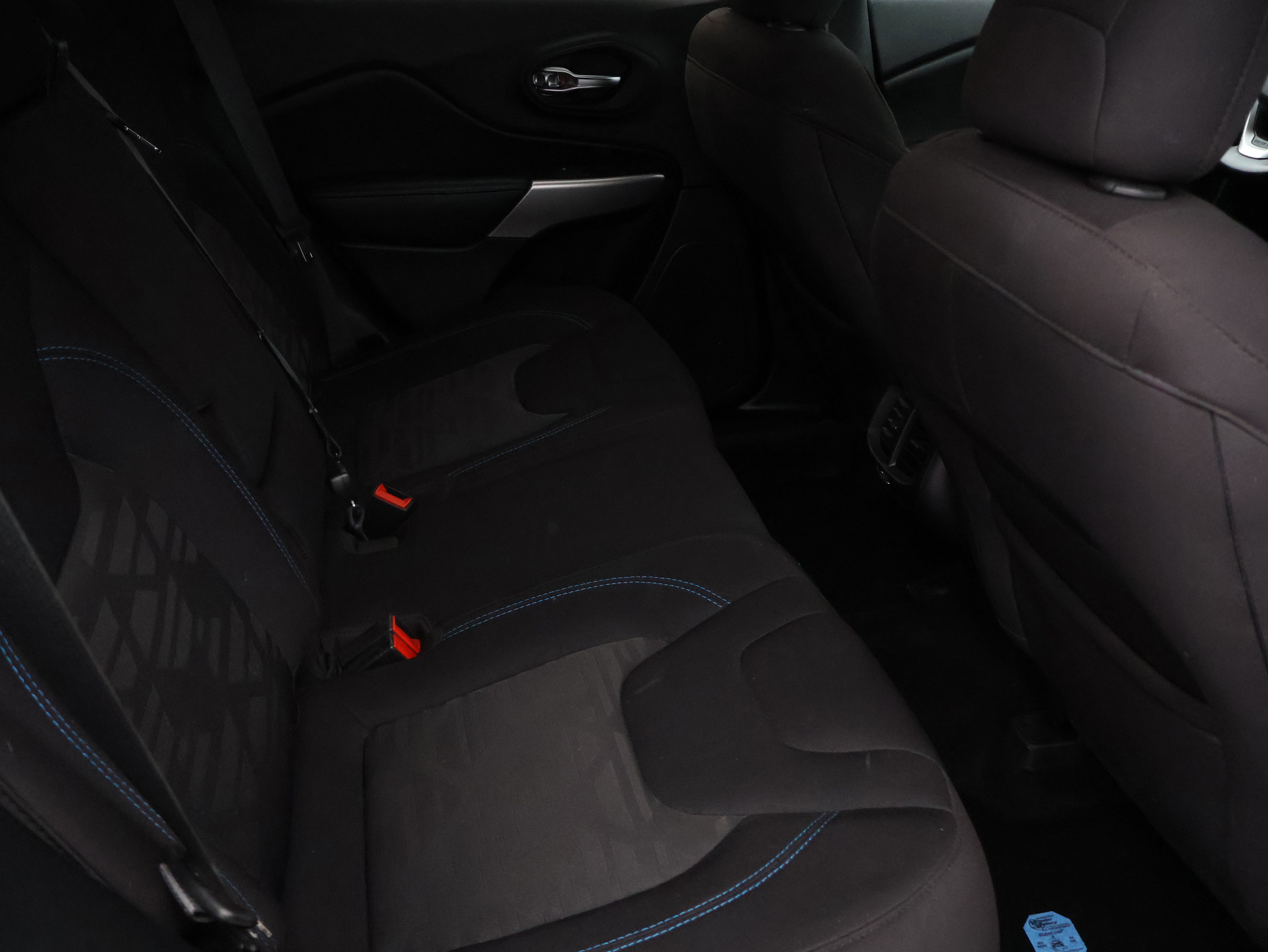 Used 2020 Jeep Cherokee Latitude image 14