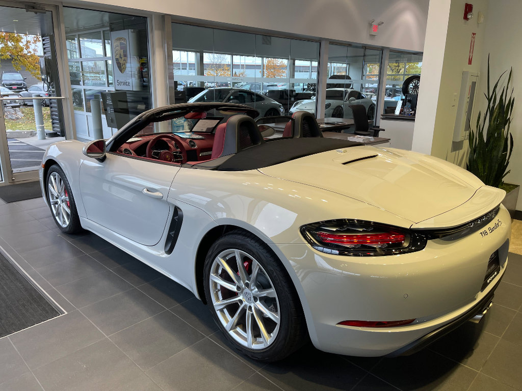 Used 2023 Porsche 718 Boxster S RWD image 2