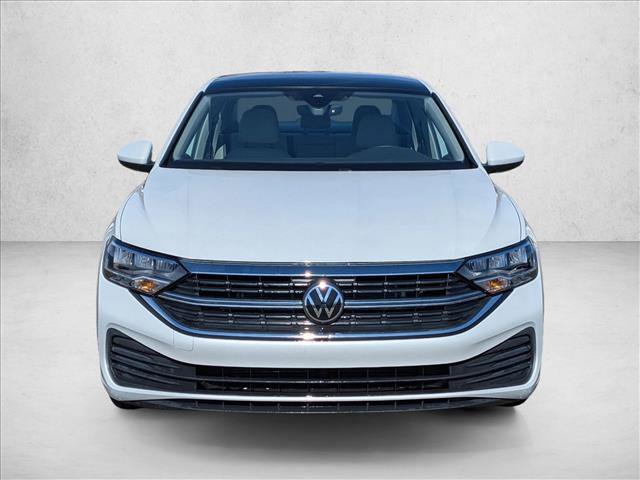 Used 2024 Volkswagen Jetta SE image 2