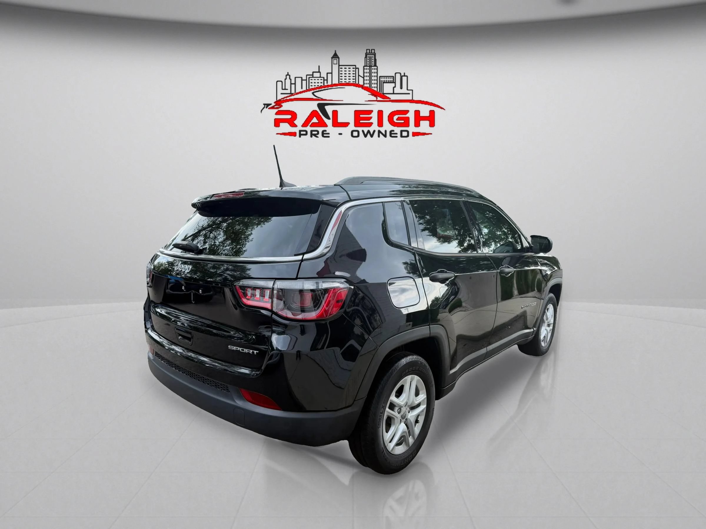 Used 2021 Jeep Compass Sport FWD image 5