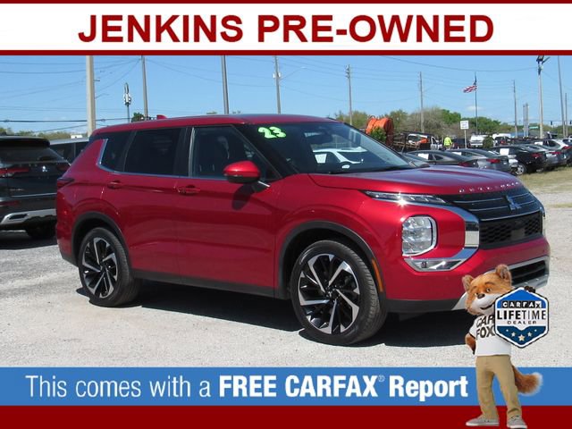 Used 2023 Mitsubishi Outlander SE image 1