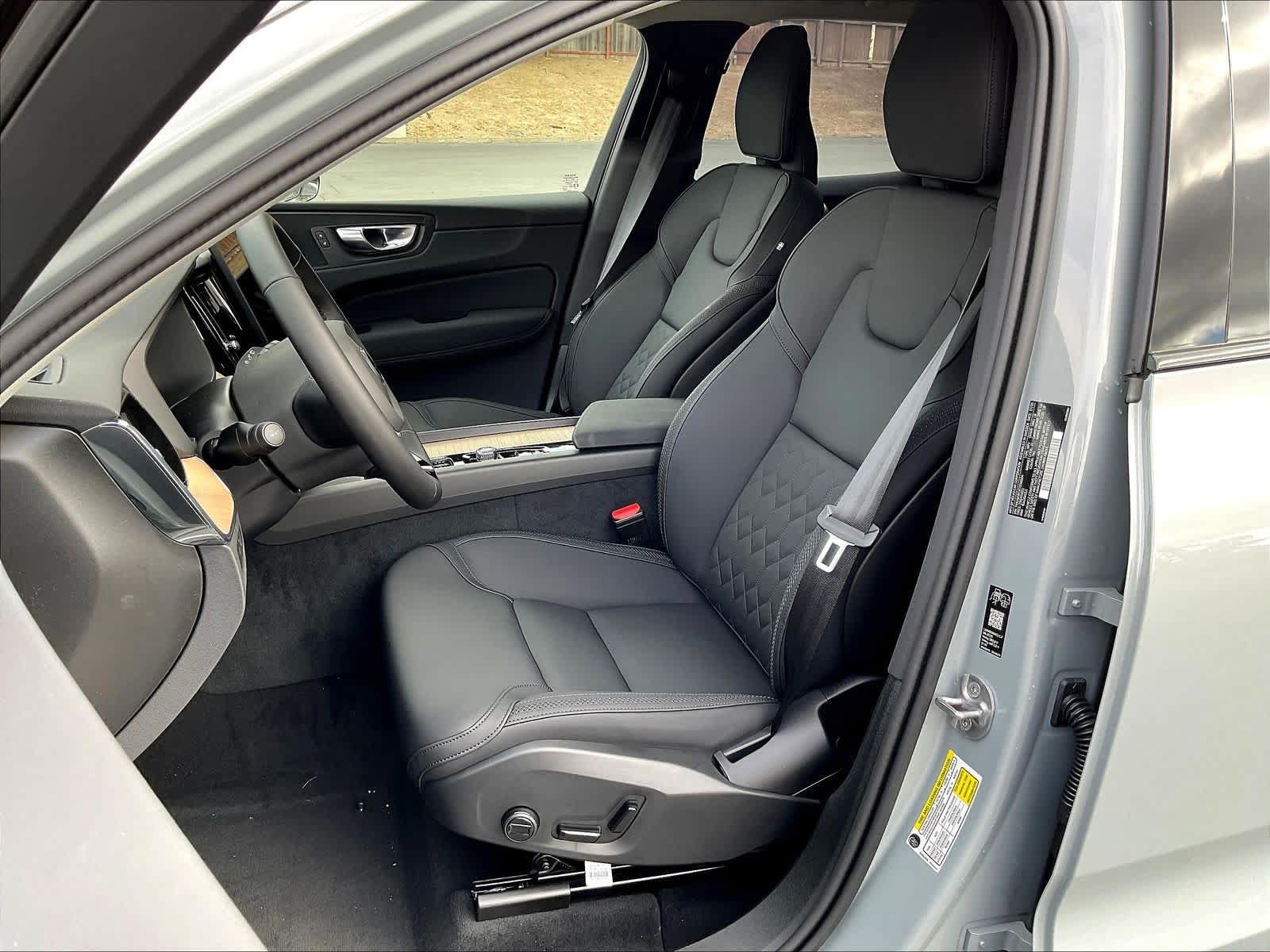 New 2026 Volvo XC60 T8 Plus w/ Climate Package PRO AWD/4WD image 11