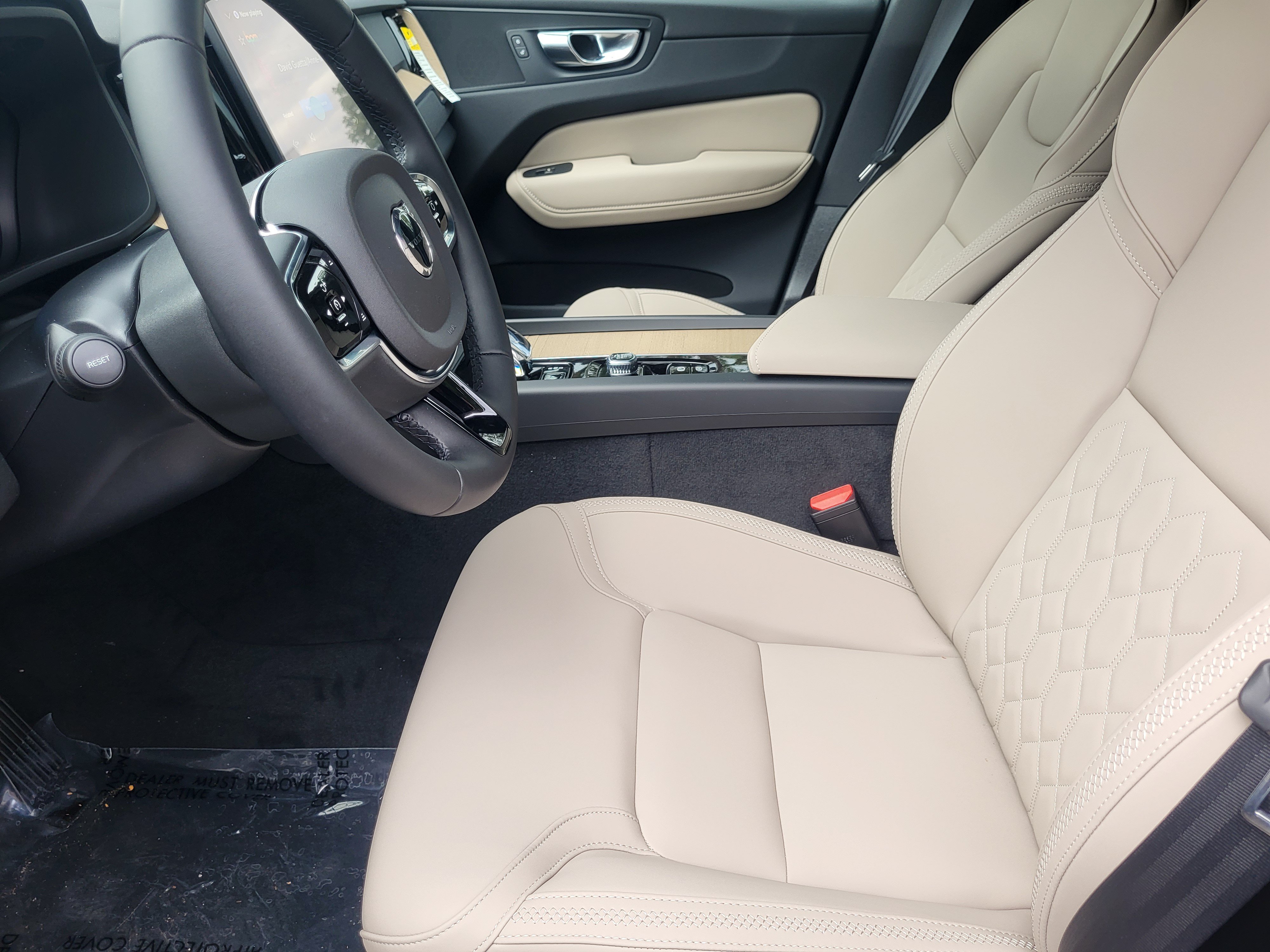 New 2026 Volvo XC60 T8 Plus w/ Protection Package Premier AWD/4WD image 9