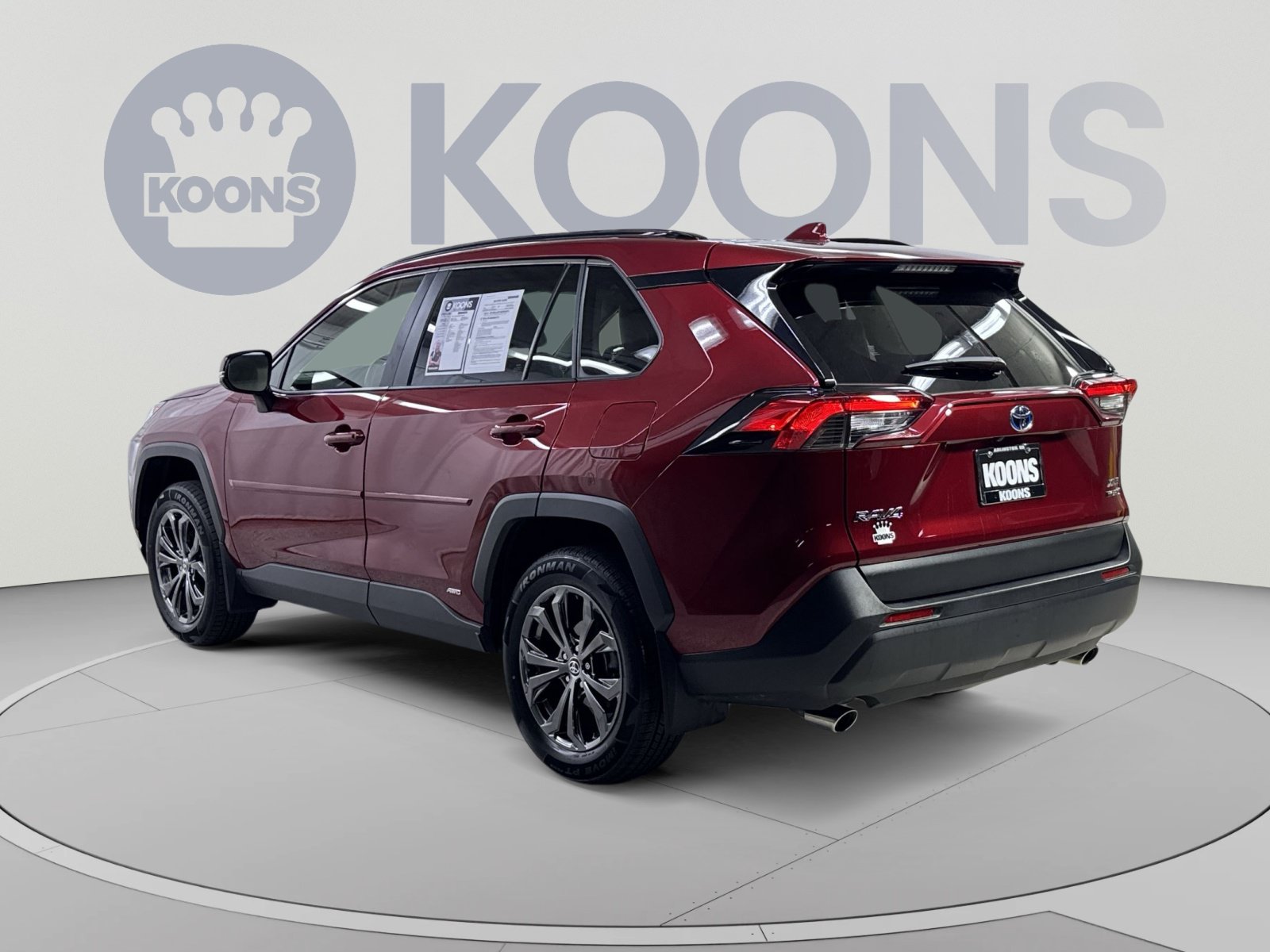 Used 2022 Toyota RAV4 XLE Premium AWD/4WD image 18