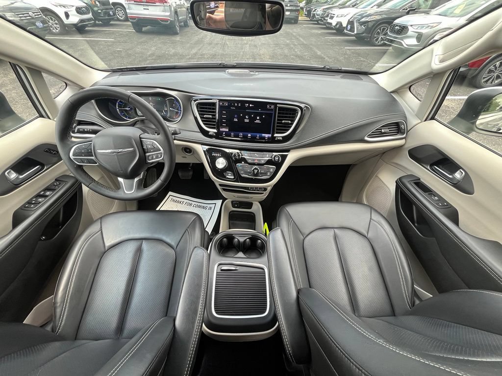 Used 2023 Chrysler Pacifica Touring-L FWD image 13