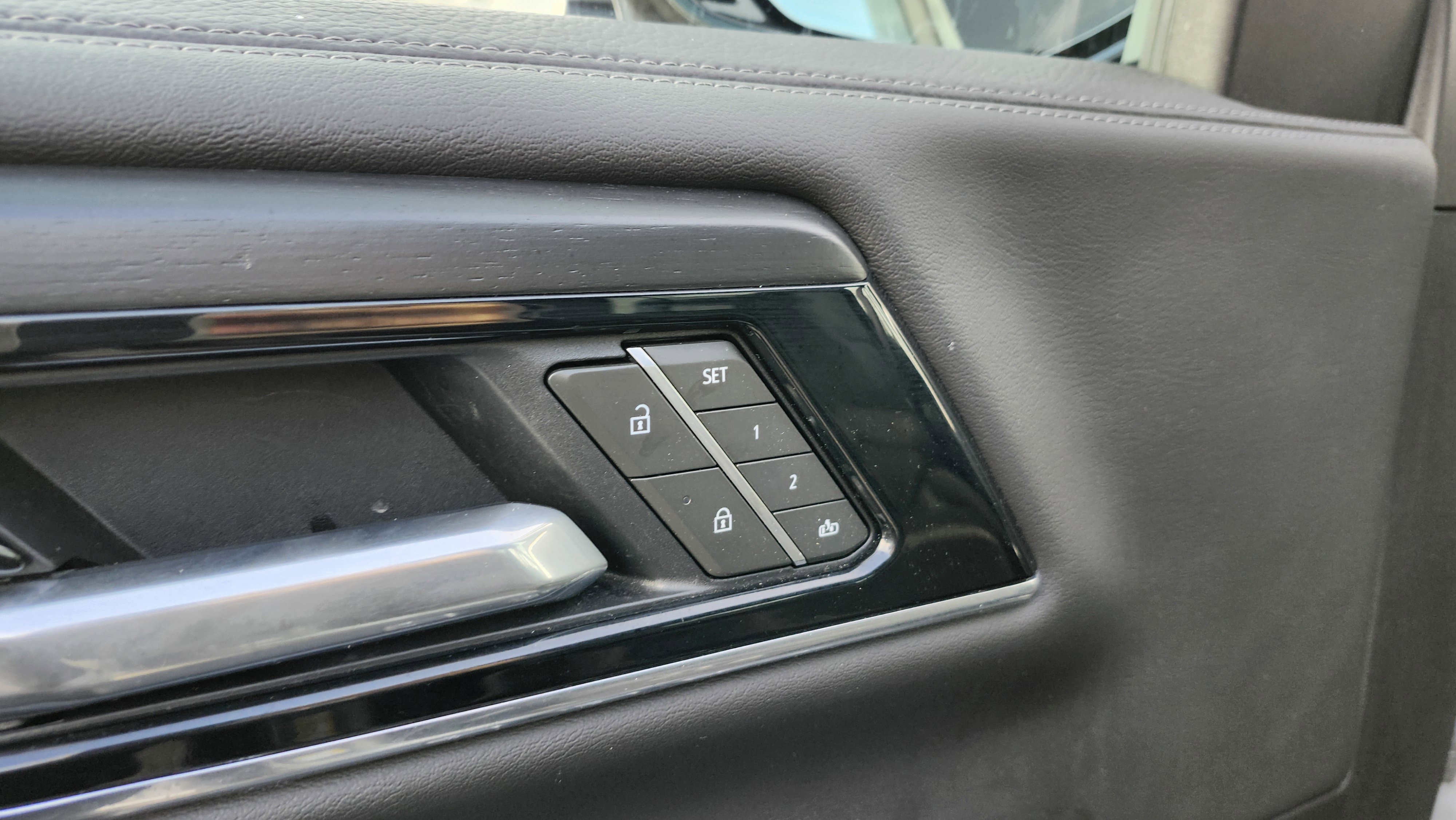 Used 2025 GMC Yukon Denali image 29