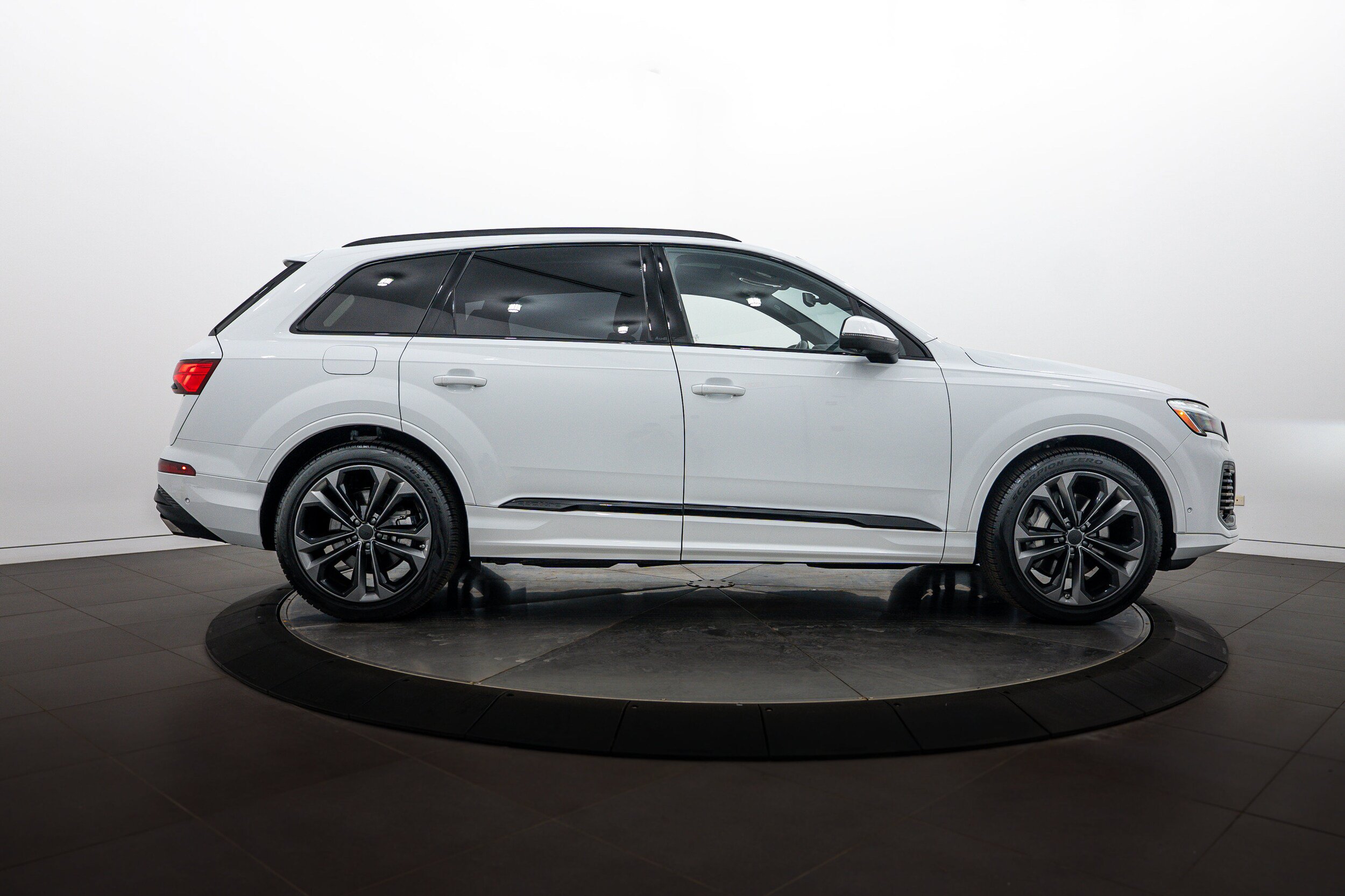 Used 2026 Audi Q7 3.0T Premium Plus w/ Premium Plus Package AWD/4WD image 3