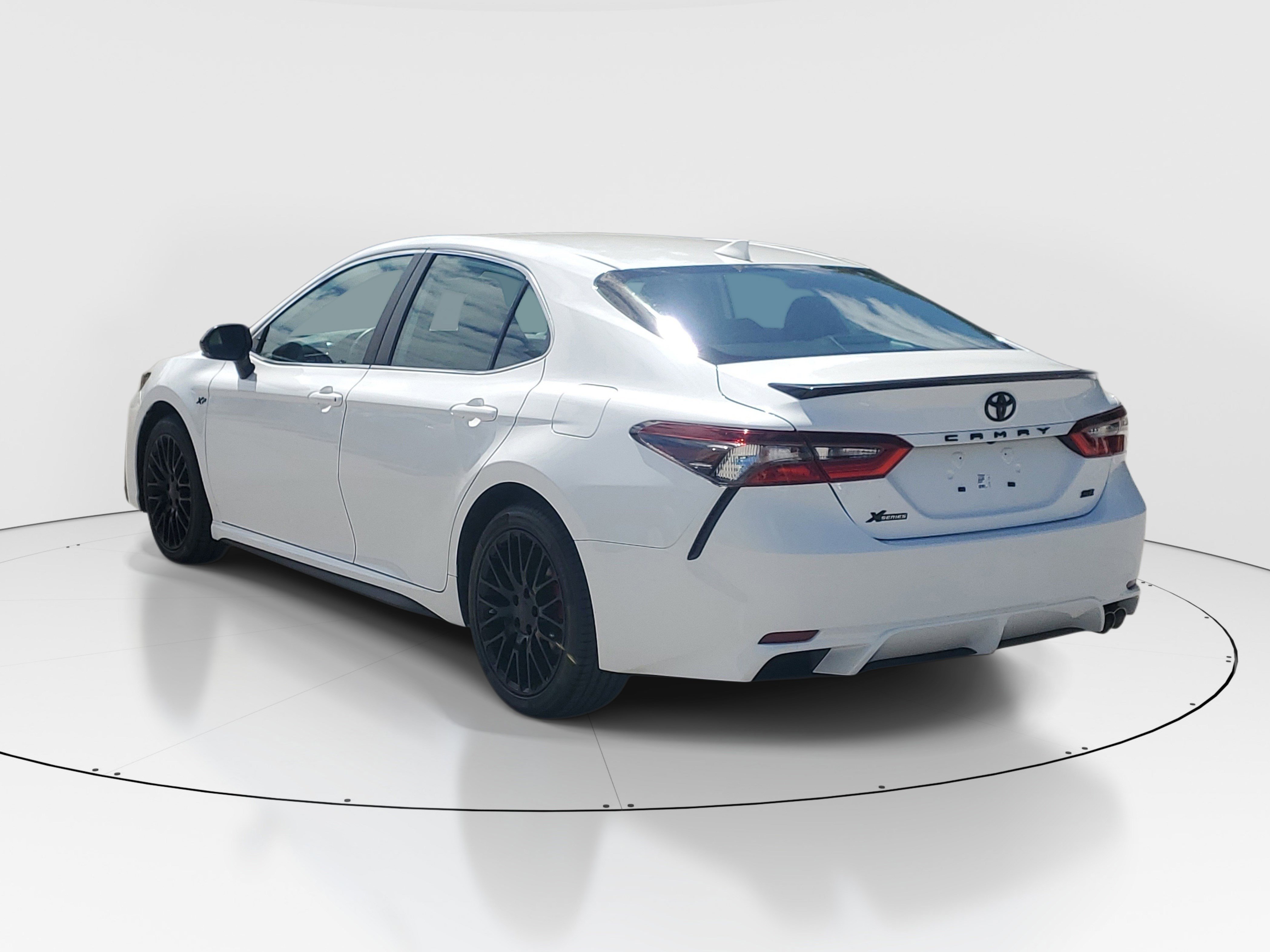 Used 2023 Toyota Camry SE FWD image 5