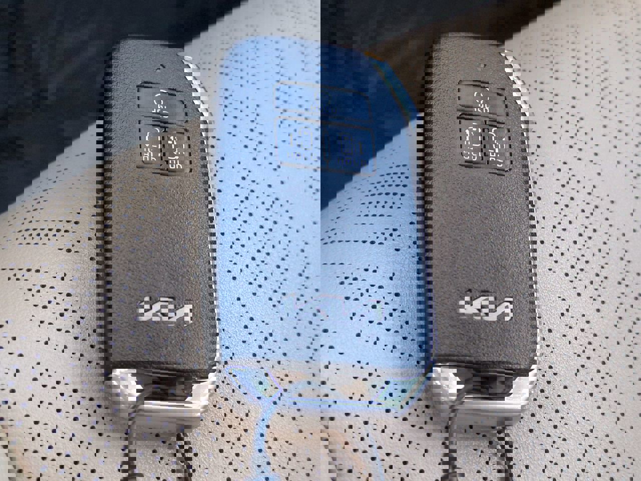 Used 2024 Kia Carnival LX image 28