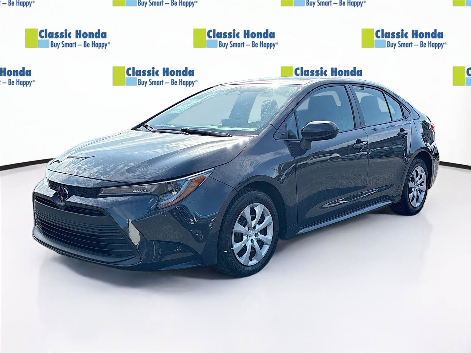 Used 2023 Toyota Corolla LE FWD image 3