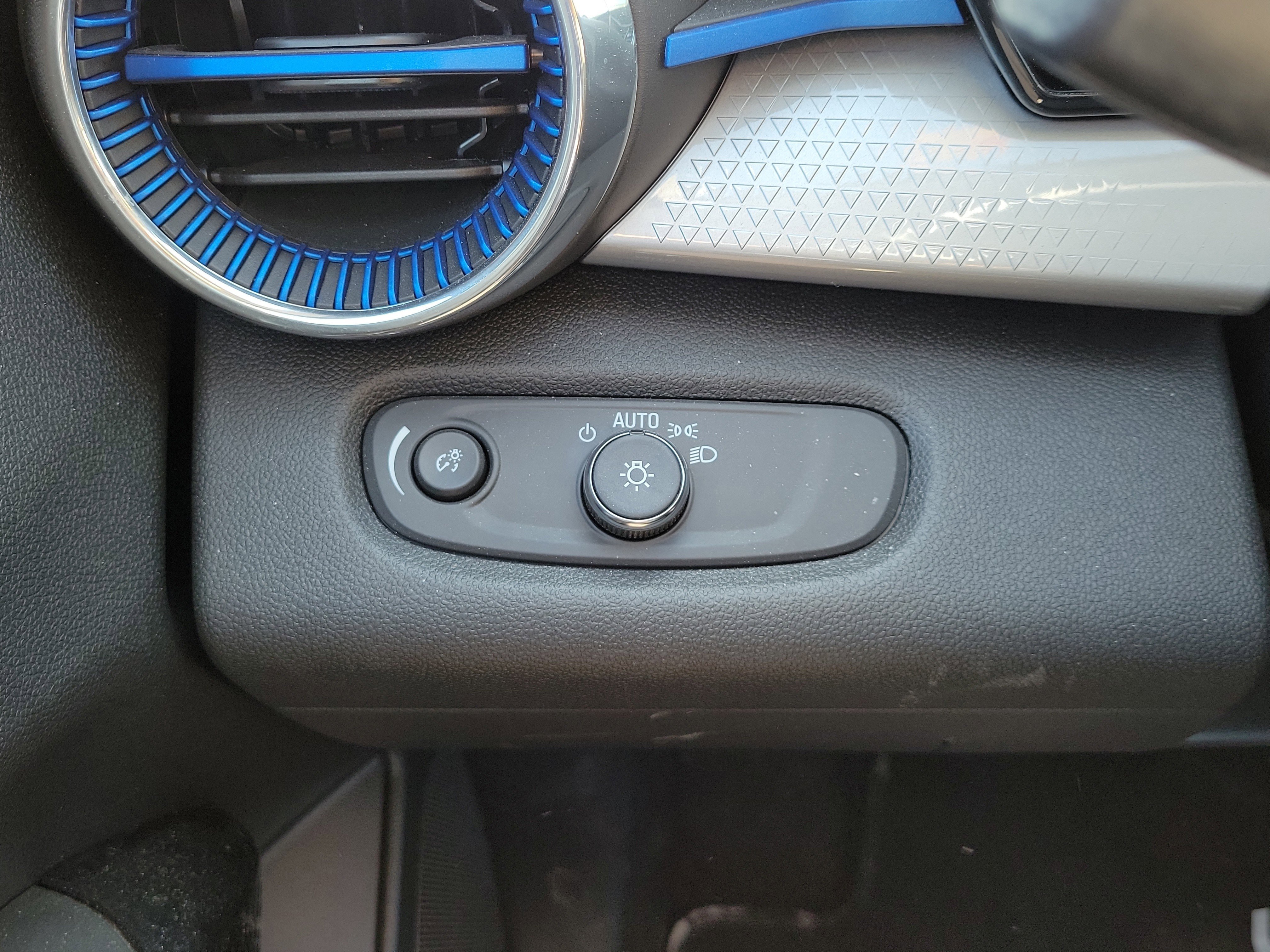 Used 2024 Chevrolet Trax LT w/ Driver Confidence Package FWD image 22