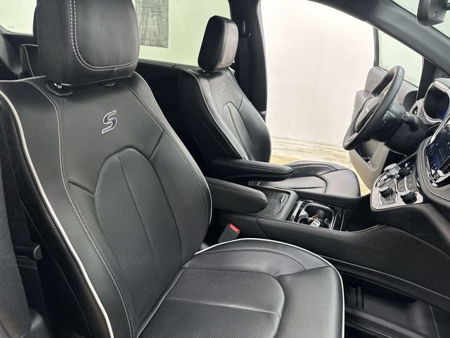 Used 2025 Chrysler Pacifica Limited AWD/4WD image 28