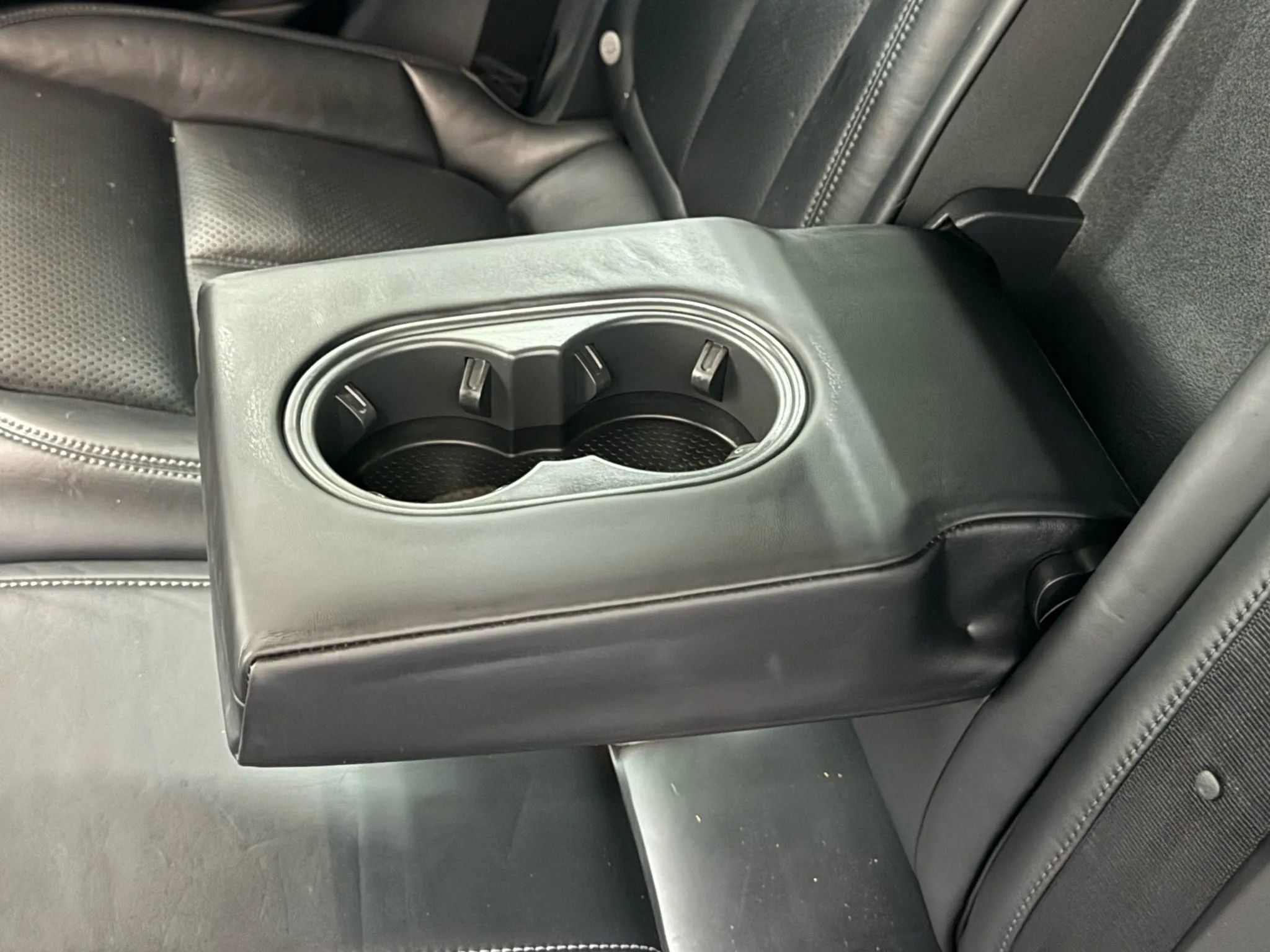 Used 2018 Porsche Cayenne Platinum Edition image 34