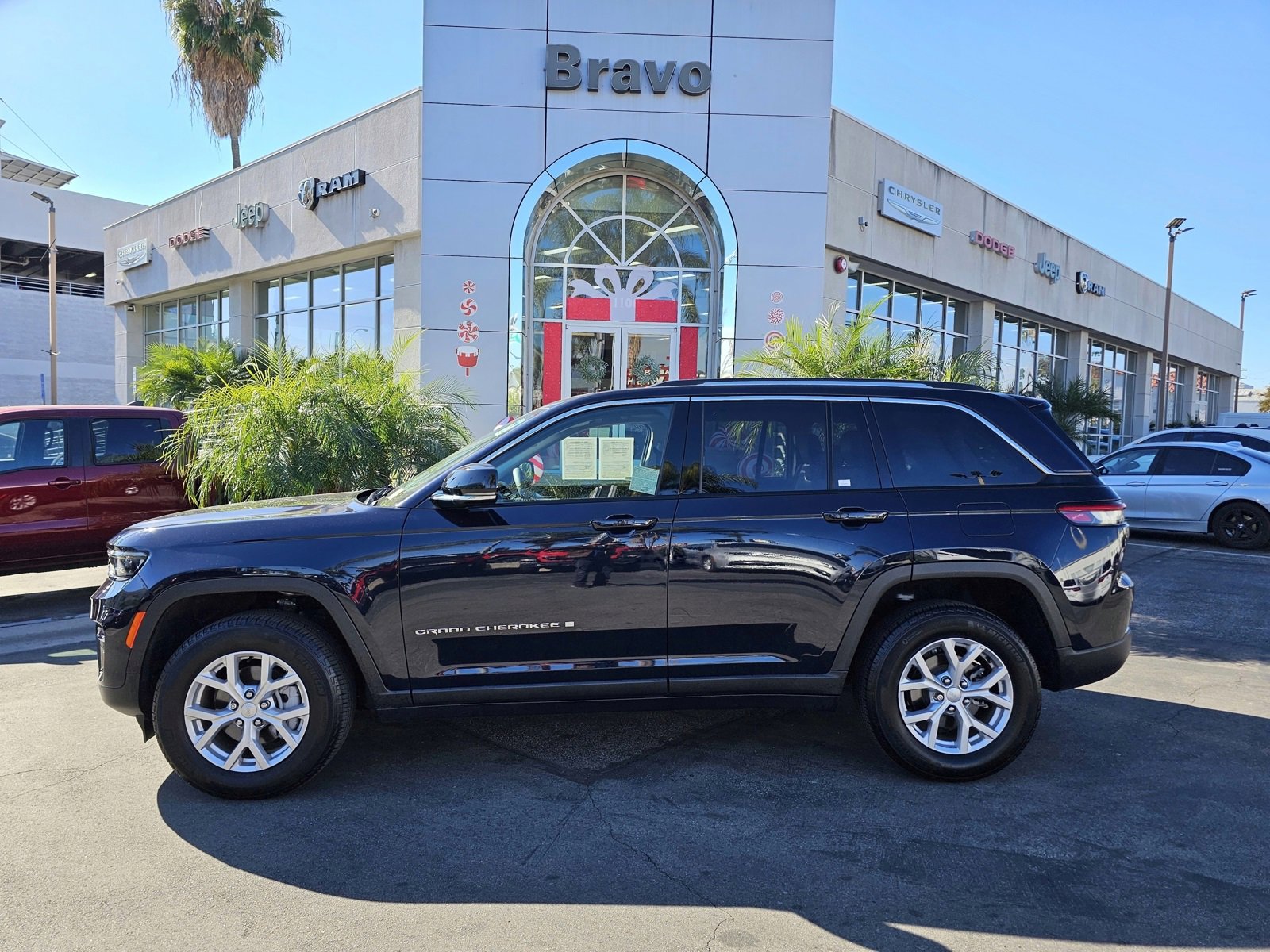 Used 2023 Jeep Grand Cherokee Limited w/ Trailer Tow Prep Group (B) image 4