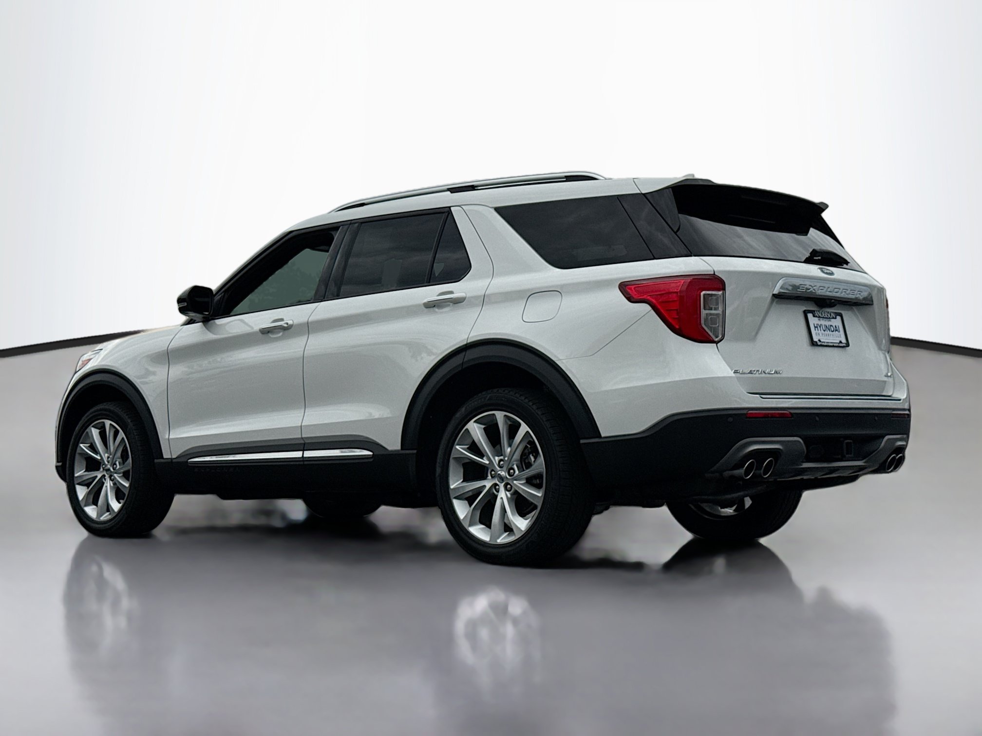 Used 2023 Ford Explorer Platinum w/ Technology Package AWD/4WD image 13
