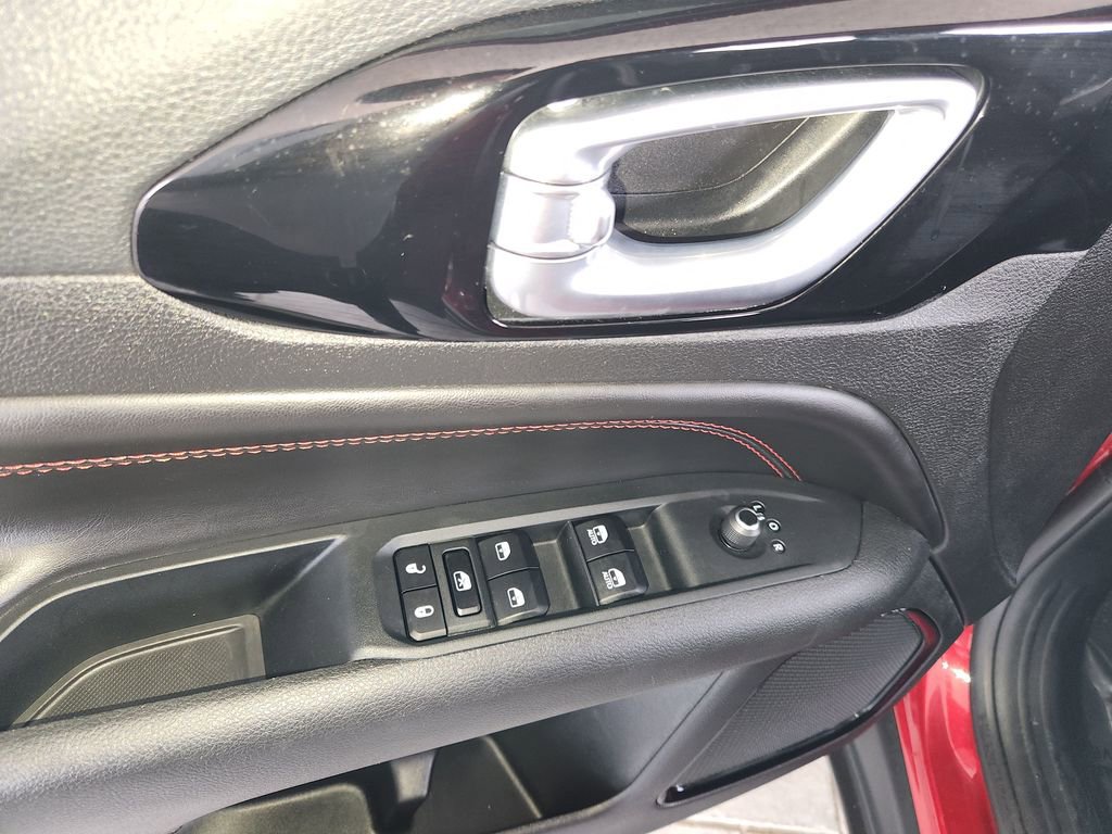 Used 2025 Jeep Compass Trailhawk AWD/4WD image 28