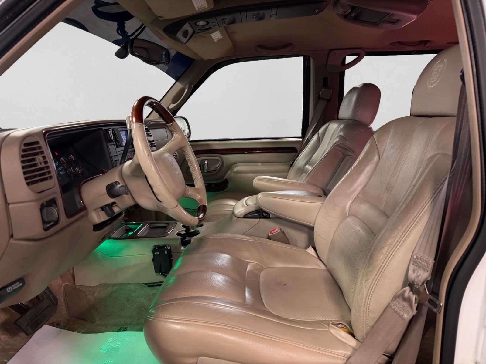 Used 2000 Cadillac Escalade 4WD image 15