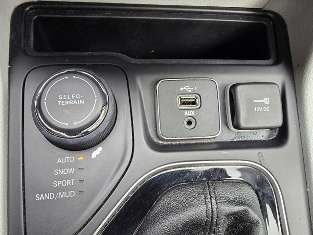 Used 2020 Jeep Cherokee Limited image 20