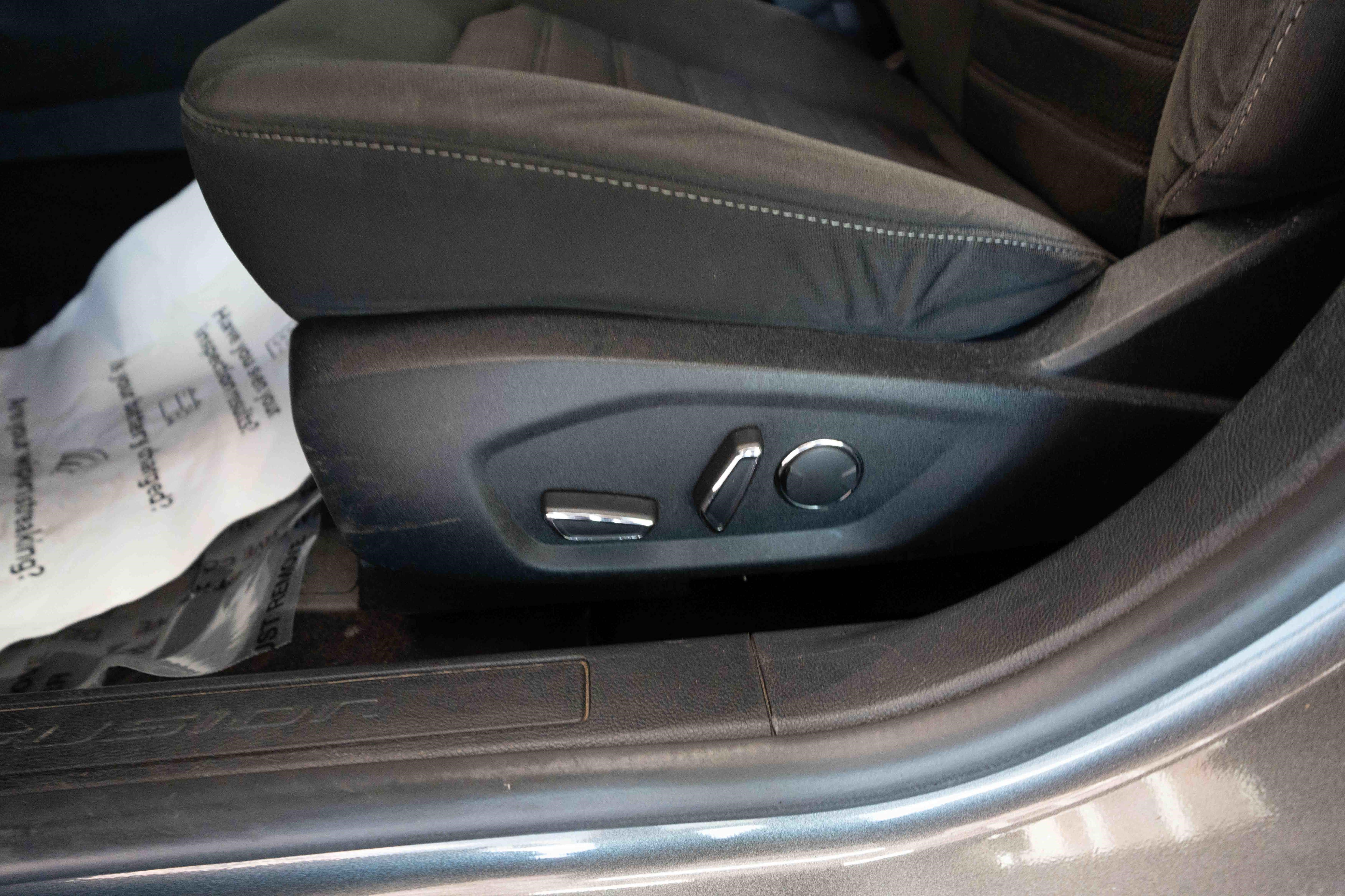 Used 2020 Ford Fusion SE FWD image 12