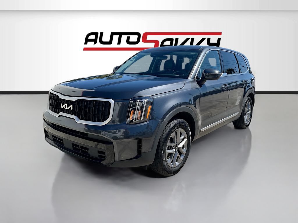 Used 2023 Kia Telluride LX AWD/4WD image 3