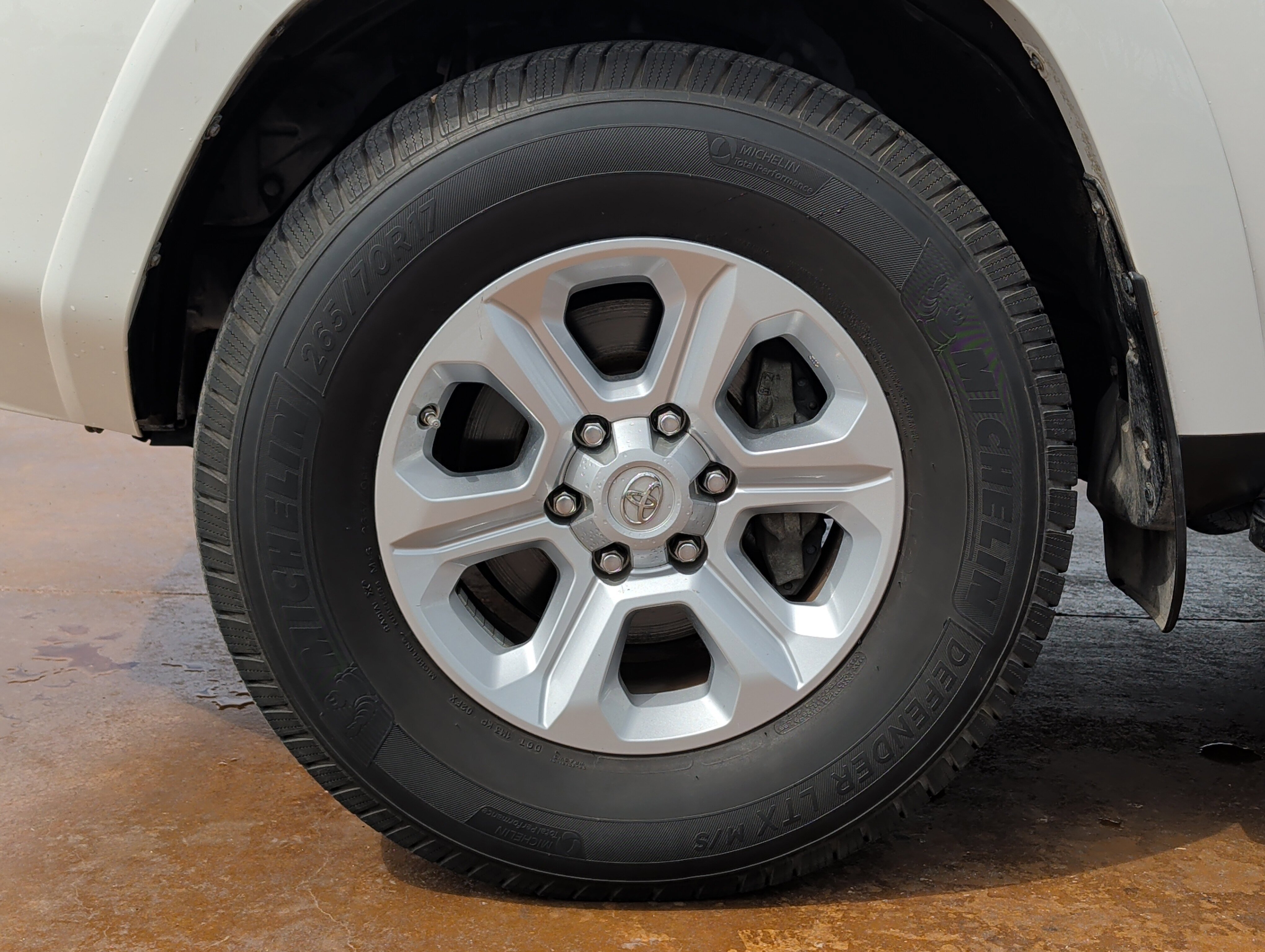 Used 2020 Toyota 4Runner SR5 Premium w/ Moonroof Package RWD image 7