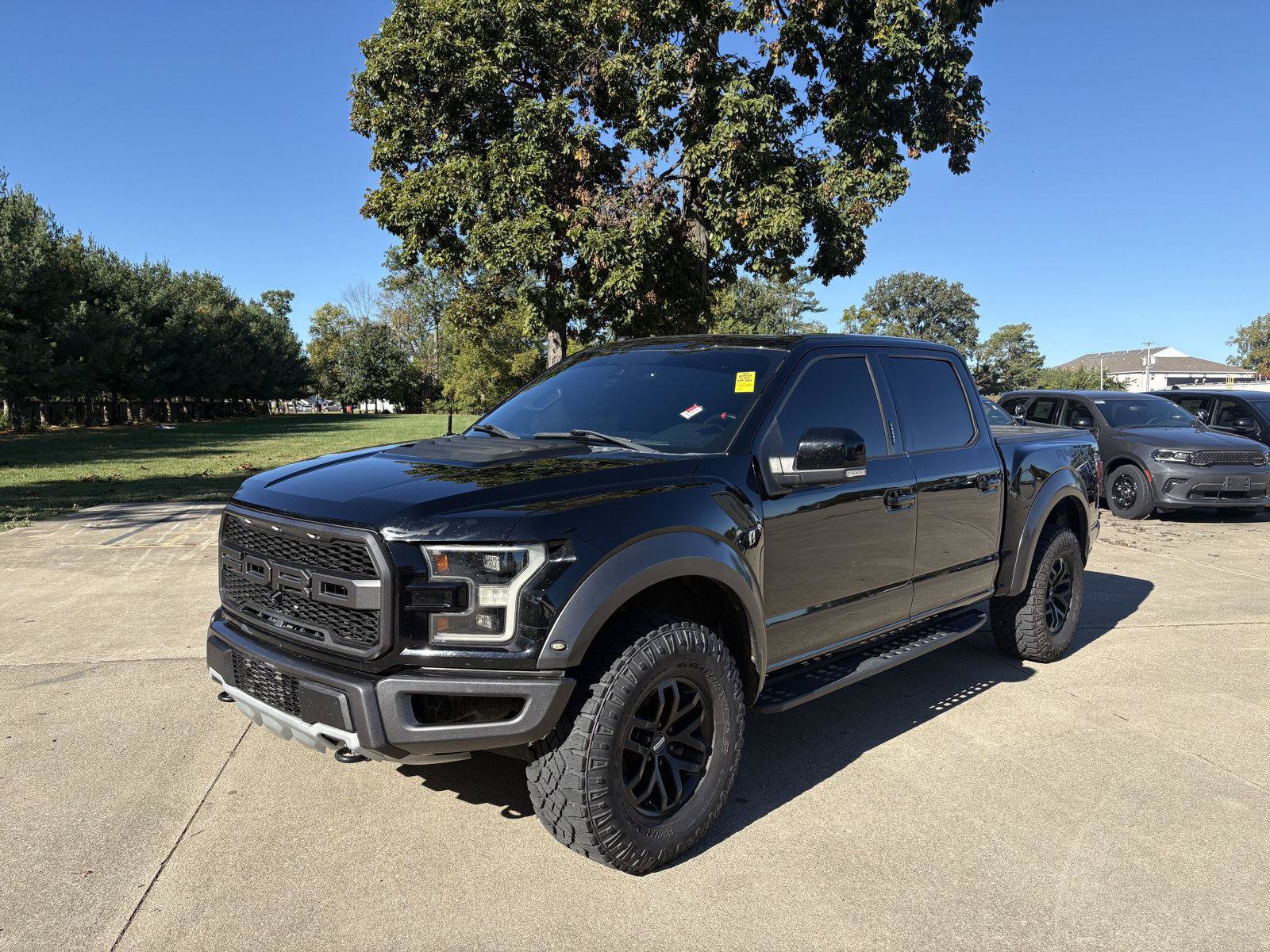 Used 2017 Ford F150 Raptor w/ Equipment Group 802A Luxury AWD/4WD image 4