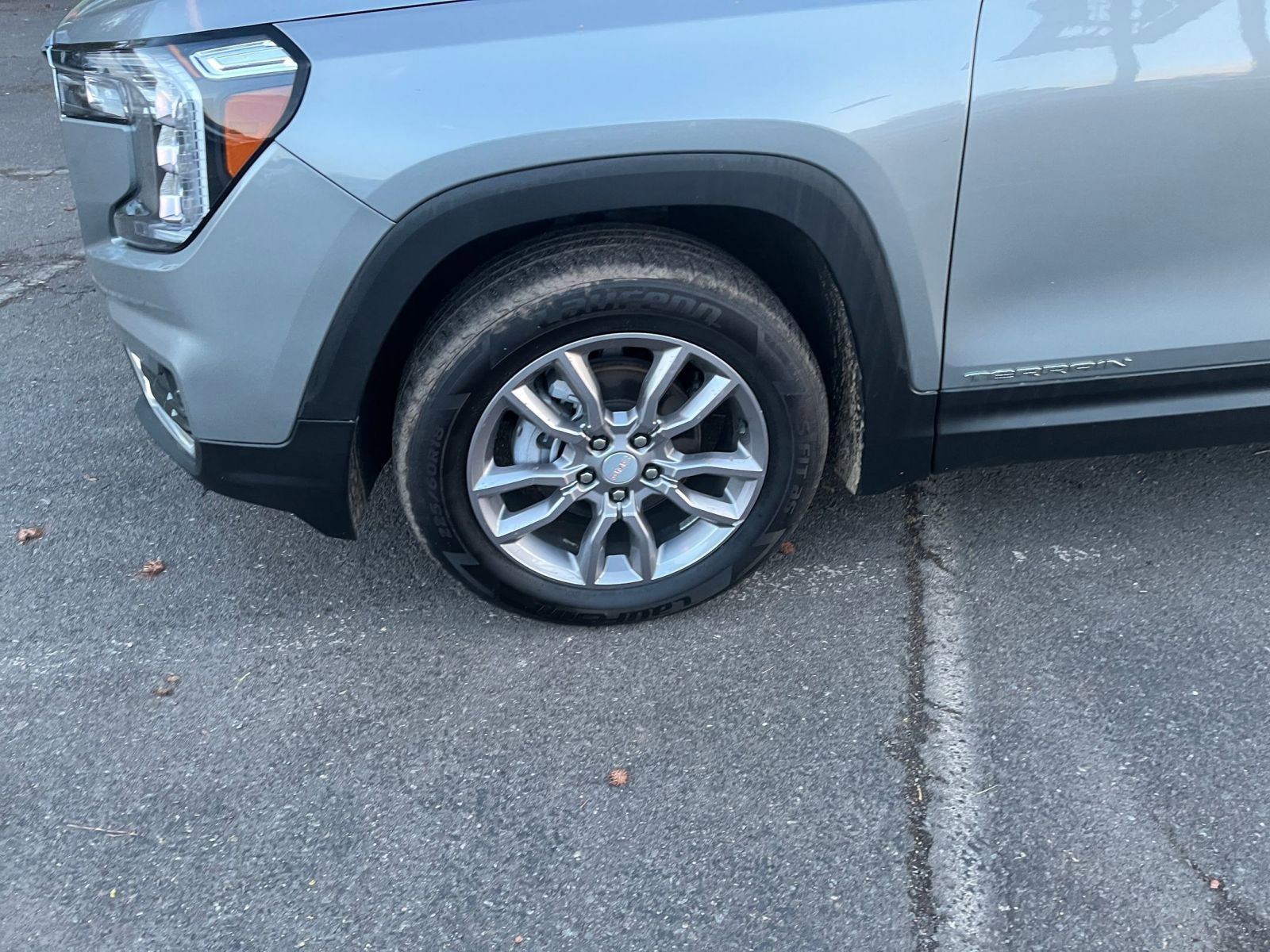 Used 2024 GMC Terrain SLT image 31