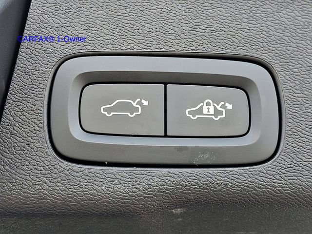 Certified 2023 Volvo XC60 B5 Ultimate w/ Climate Package image 32