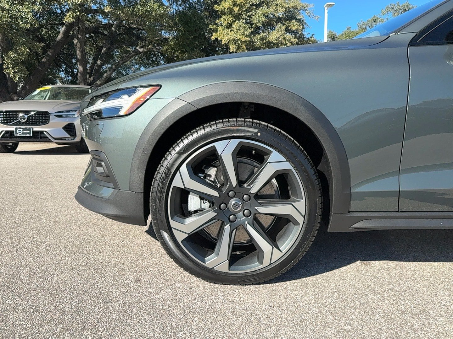 New 2026 Volvo V60 B5 Cross Country Plus w/ Climate Package AWD/4WD image 9