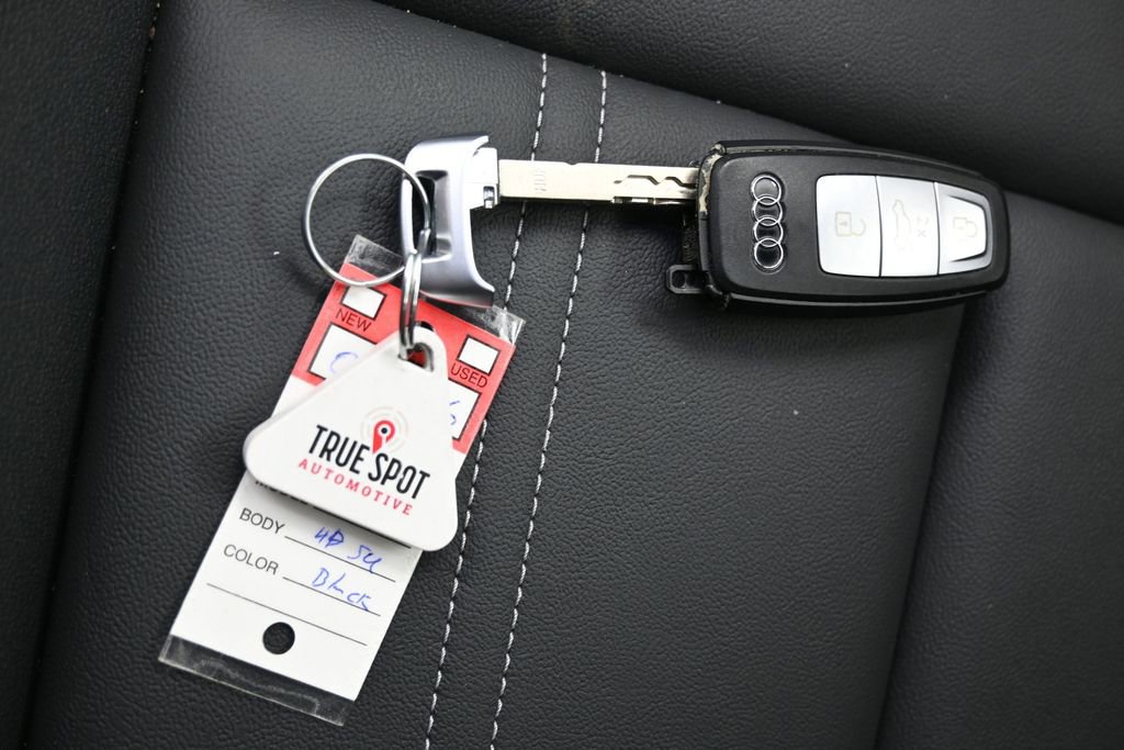 Used 2024 Audi Q4 e-tron Premium Plus w/ Premium Plus image 3