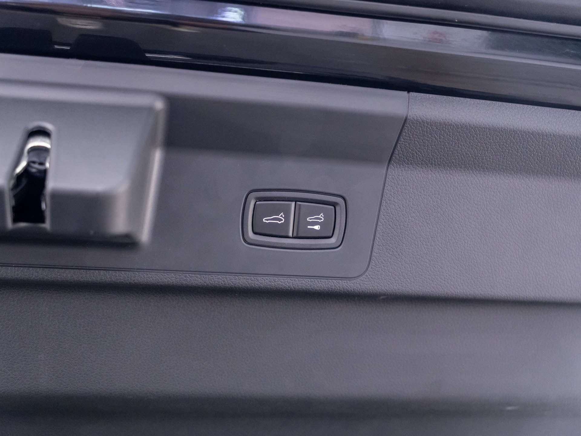 Certified 2025 Porsche Panamera 4 AWD/4WD image 32