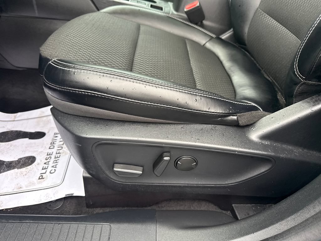 Used 2025 Ford Escape SE FWD image 28