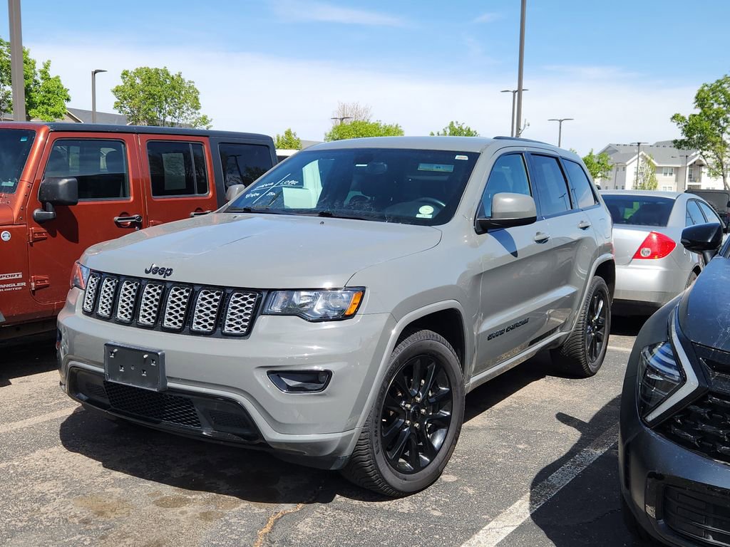 Used 2019 Jeep Grand Cherokee Altitude AWD/4WD image 3